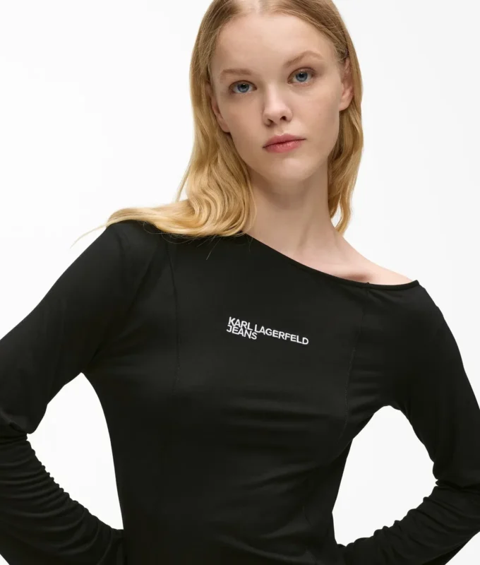 Off-shoulder-klänning med dragsko Off-shoulder-klänning med dragsko