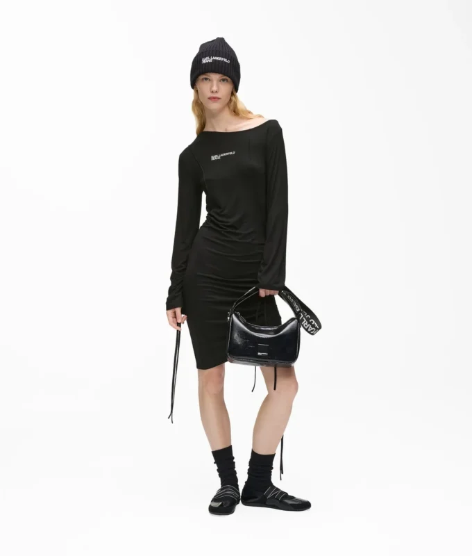 Off-shoulder-klänning med dragsko Off-shoulder-klänning med dragsko