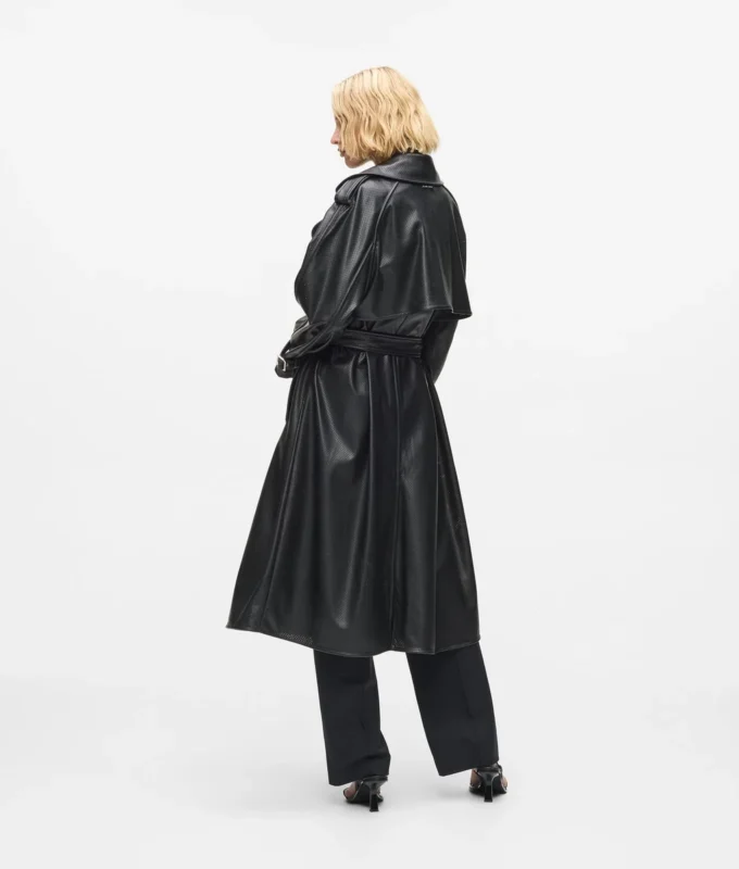 Perforerad trenchcoat i konstläder Perforerad trenchcoat i konstläder