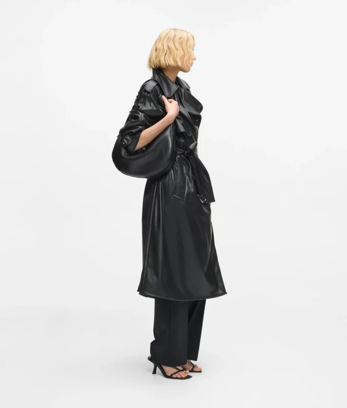 Perforerad trenchcoat i konstläder Perforerad trenchcoat i konstläder