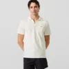 Polo med monogramnål Polo med monogramnål