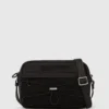 Praktisk crossbody-väska med dragsko Praktisk crossbody-väska med dragsko
