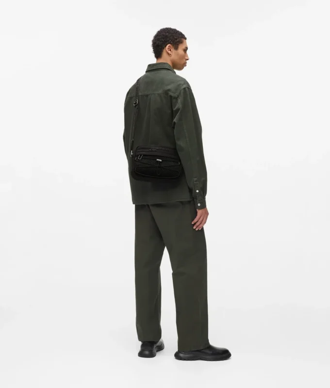 Praktisk crossbody-väska med dragsko Praktisk crossbody-väska med dragsko