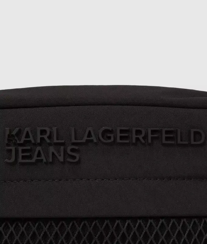 Praktisk crossbody-väska med dragsko Praktisk crossbody-väska med dragsko