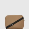 Praktisk crossbody-väska med dragsko Praktisk crossbody-väska med dragsko