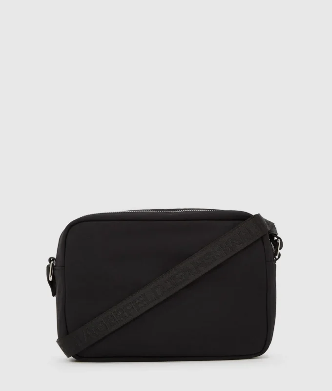Praktisk crossbody-väska med dragsko Praktisk crossbody-väska med dragsko