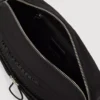 Praktisk crossbody-väska med dragsko Praktisk crossbody-väska med dragsko
