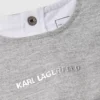 Presentpaket med baby-tröja och kjol Presentpaket med baby-tröja och kjol