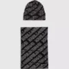 Presentpaket med logotypsjal och mössa Presentpaket med logotypsjal och mössa