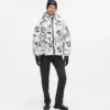 Puffjacka med monogram över hela Puffjacka med monogram över hela