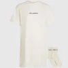 Pyjamas i presentförpackning med logotyp