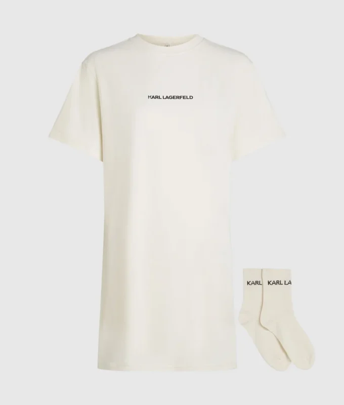 Pyjamas i presentförpackning med logotyp