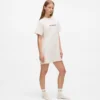 Pyjamas i presentförpackning med logotyp