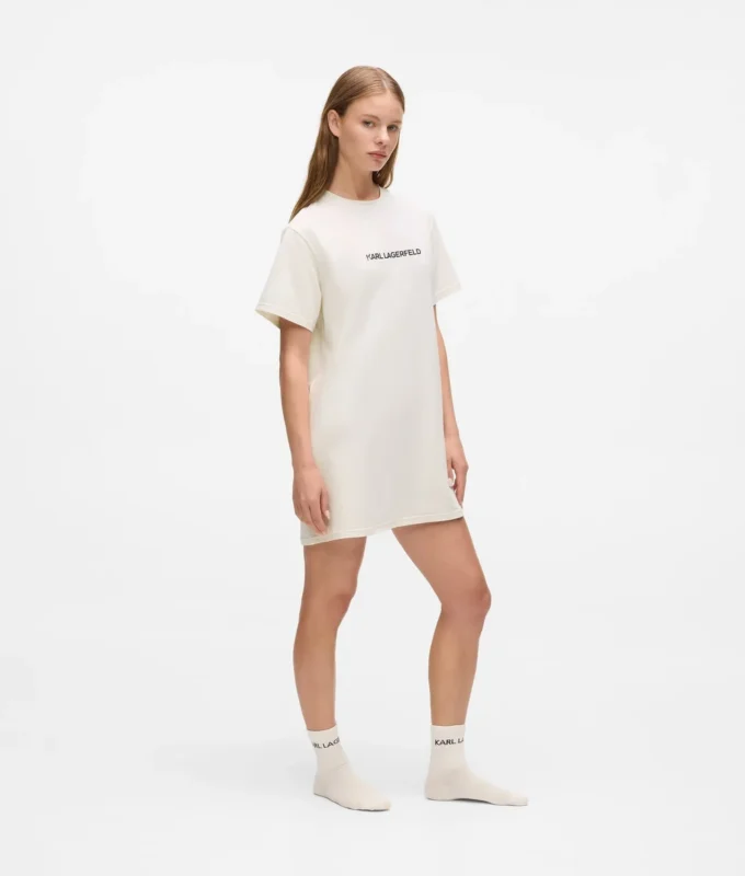 Pyjamas i presentförpackning med logotyp