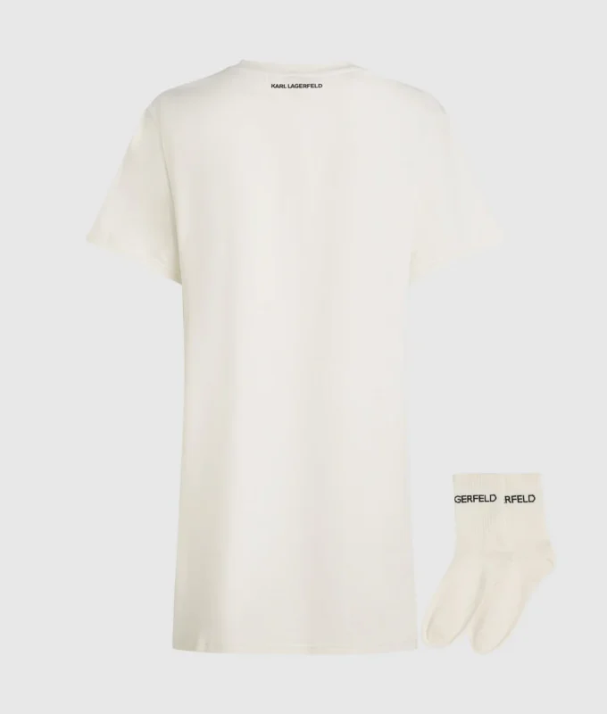 Pyjamas i presentförpackning med logotyp