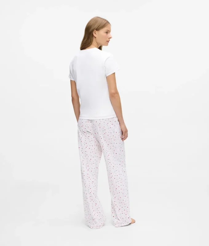 Pyjamas med hjärtmönster