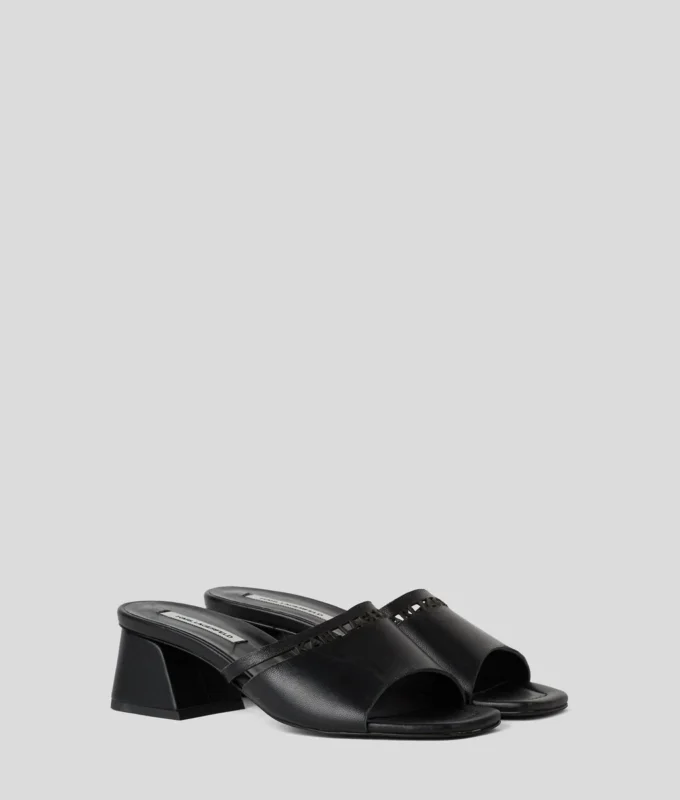 SANDALER MED UTSKÄRNING OCH KLACK