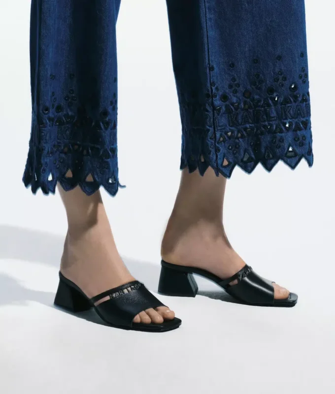 SANDALER MED UTSKÄRNING OCH KLACK