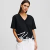 SIGNATUR-T-SHIRT MED V-HALS SIGNATUR-T-SHIRT MED V-HALS