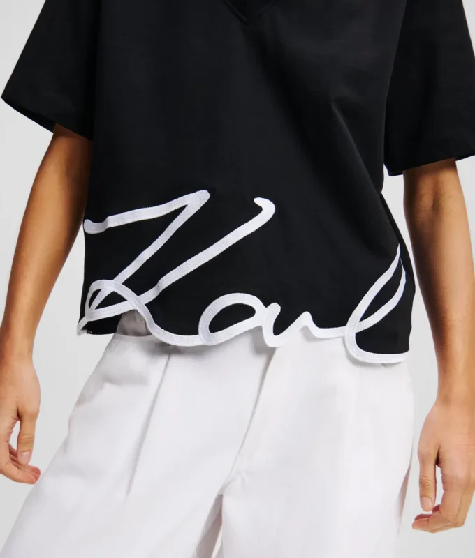 SIGNATUR-T-SHIRT MED V-HALS SIGNATUR-T-SHIRT MED V-HALS