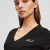 SIGNATUR-T-SHIRT MED V-HALS SIGNATUR-T-SHIRT MED V-HALS
