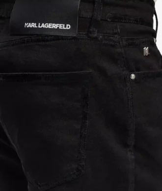Smal jeans med metalliska detaljer