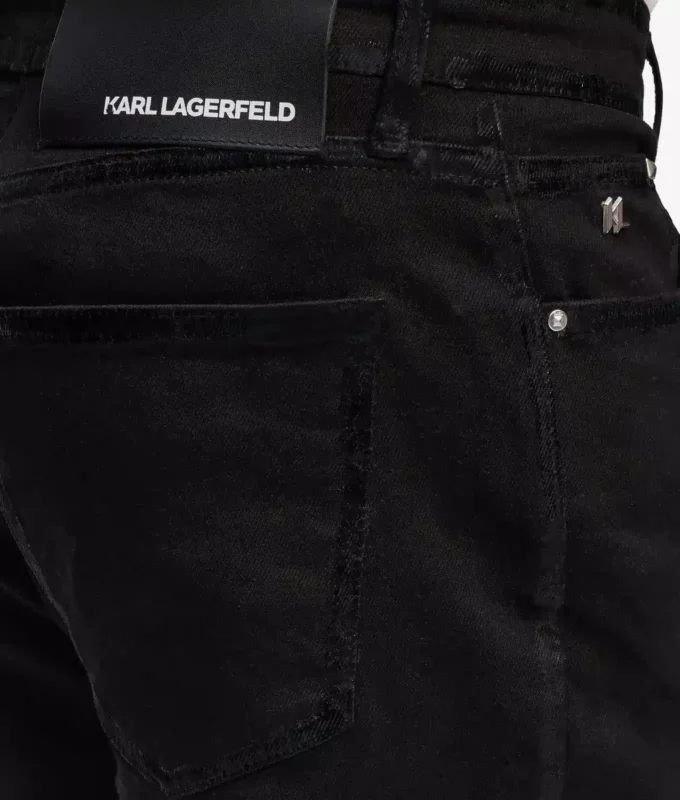 Smal jeans med metalliska detaljer