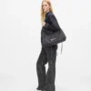 Stor axelväska i nylon med dragsko Stor axelväska i nylon med dragsko