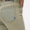 STRAIGHT JEANS MED HÖG MIDJA OCH NAGLAR