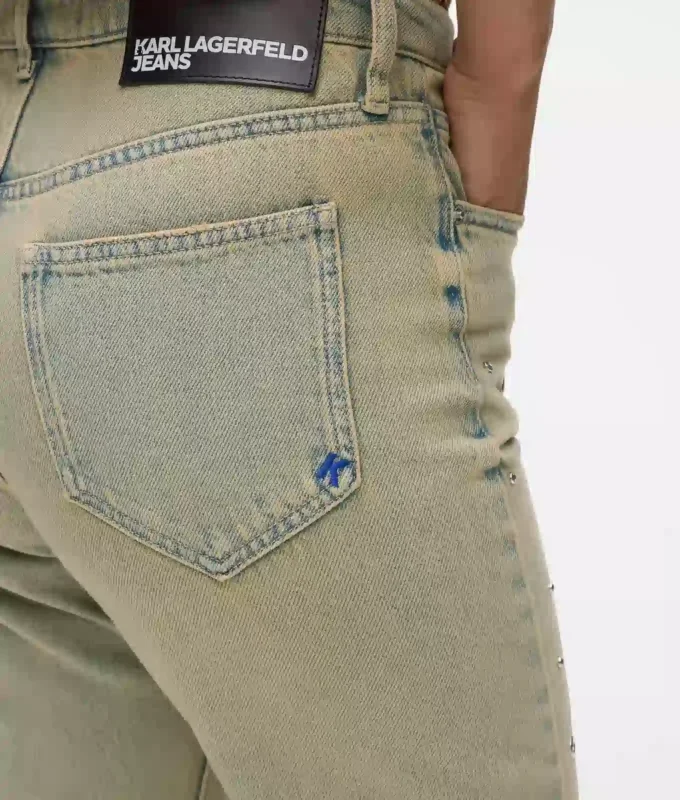 STRAIGHT JEANS MED HÖG MIDJA OCH NAGLAR
