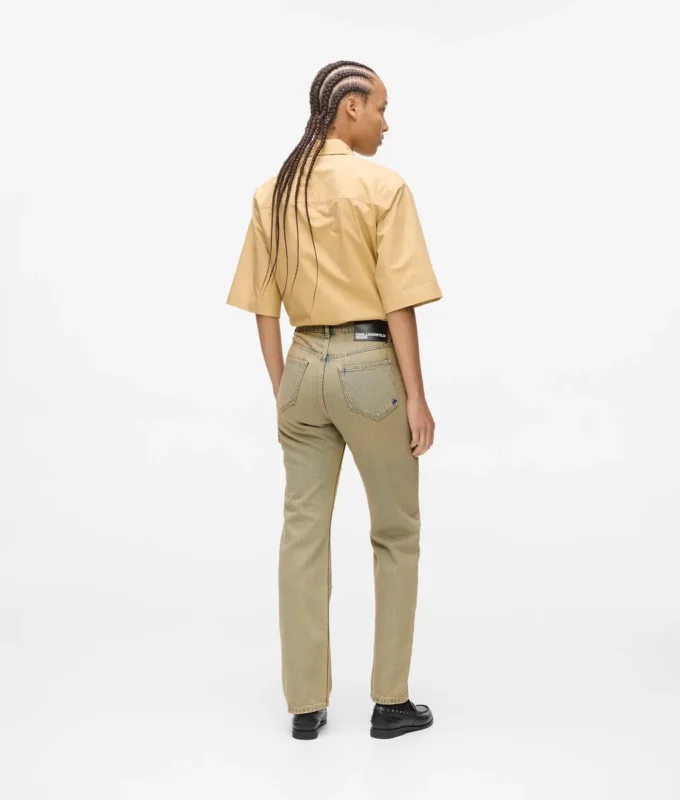 STRAIGHT JEANS MED HÖG MIDJA OCH NAGLAR