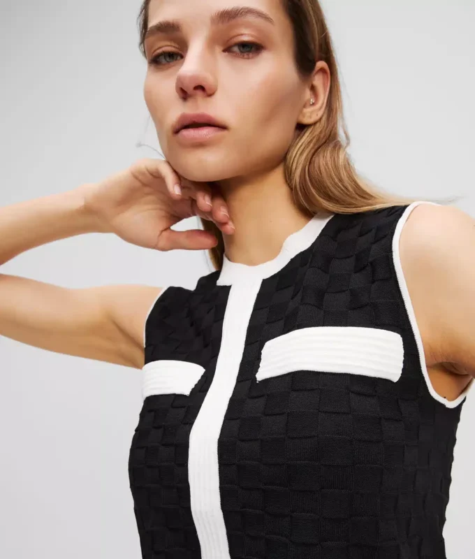 STRICKAD TOPP MED KONTRASTERANDE PIPING STRICKAD TOPP MED KONTRASTERANDE PIPING