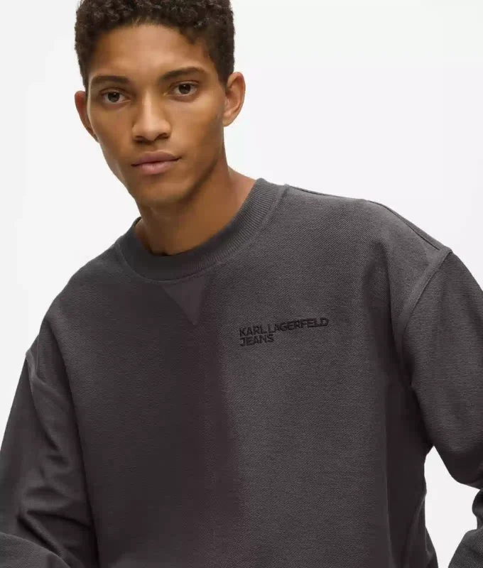 Sweatshirt med insidan utåt