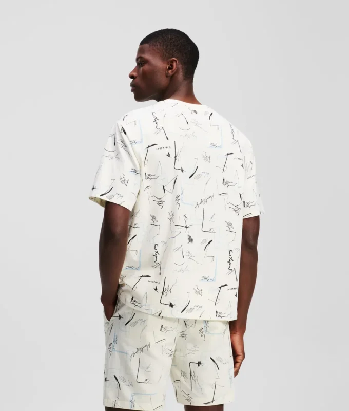 T-SHIRT MED ALL-OVER-TRYCK T-SHIRT MED ALL-OVER-TRYCK