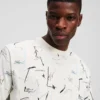 T-SHIRT MED ALL-OVER-TRYCK T-SHIRT MED ALL-OVER-TRYCK