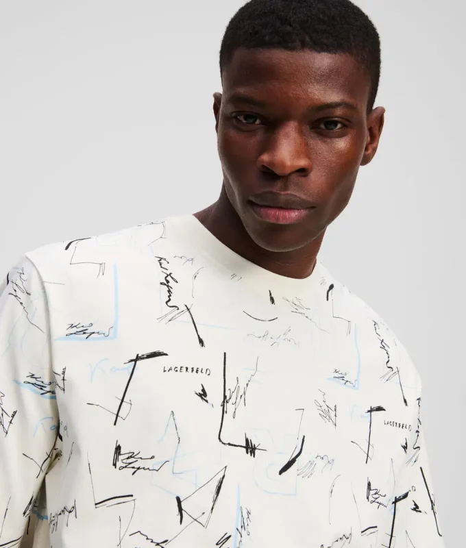T-SHIRT MED ALL-OVER-TRYCK T-SHIRT MED ALL-OVER-TRYCK