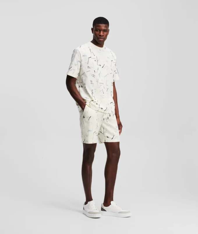 T-SHIRT MED ALL-OVER-TRYCK T-SHIRT MED ALL-OVER-TRYCK