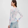 T-SHIRT MED BLOMMIGT MESHMÖNSTER T-SHIRT MED BLOMMIGT MESHMÖNSTER