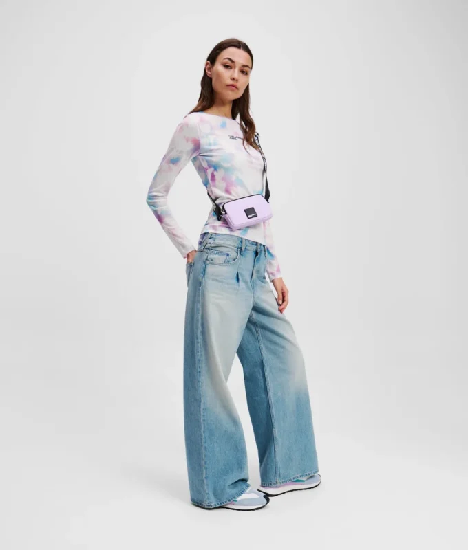 T-SHIRT MED BLOMMIGT MESHMÖNSTER T-SHIRT MED BLOMMIGT MESHMÖNSTER