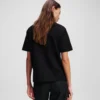 T-SHIRT MED BLOMMÖMTAL T-SHIRT MED BLOMMÖMTAL