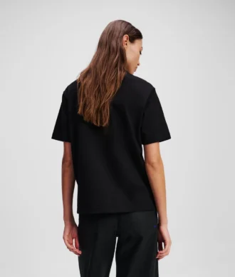 T-SHIRT MED BLOMMÖMTAL