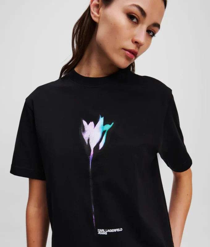 T-SHIRT MED BLOMMÖMTAL T-SHIRT MED BLOMMÖMTAL