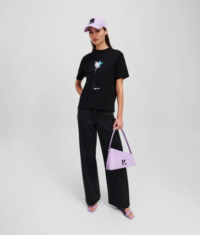 T-SHIRT MED BLOMMÖMTAL T-SHIRT MED BLOMMÖMTAL