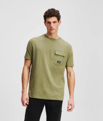 T-SHIRT MED BRÖSTFICKA