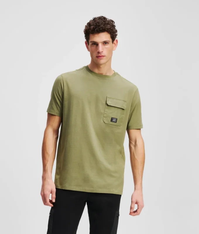 T-SHIRT MED BRÖSTFICKA T-SHIRT MED BRÖSTFICKA