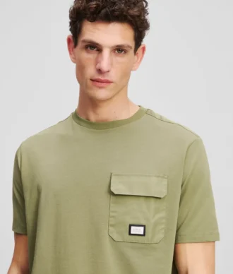 T-SHIRT MED BRÖSTFICKA