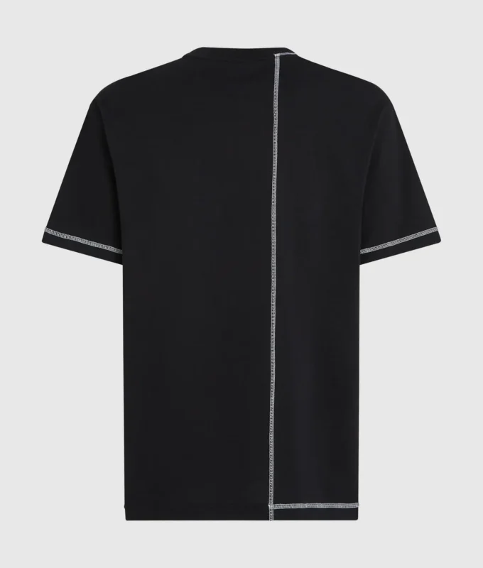 T-shirt med kontrastsömmar T-shirt med kontrastsömmar