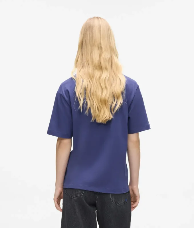 T-shirt med konturlogotyp T-shirt med konturlogotyp