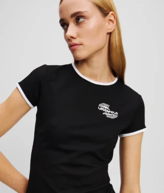 T-SHIRT MED KORT ÄRMAR