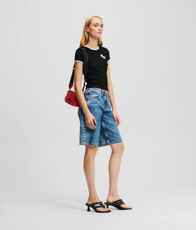 T-SHIRT MED KORT ÄRMAR T-SHIRT MED KORT ÄRMAR